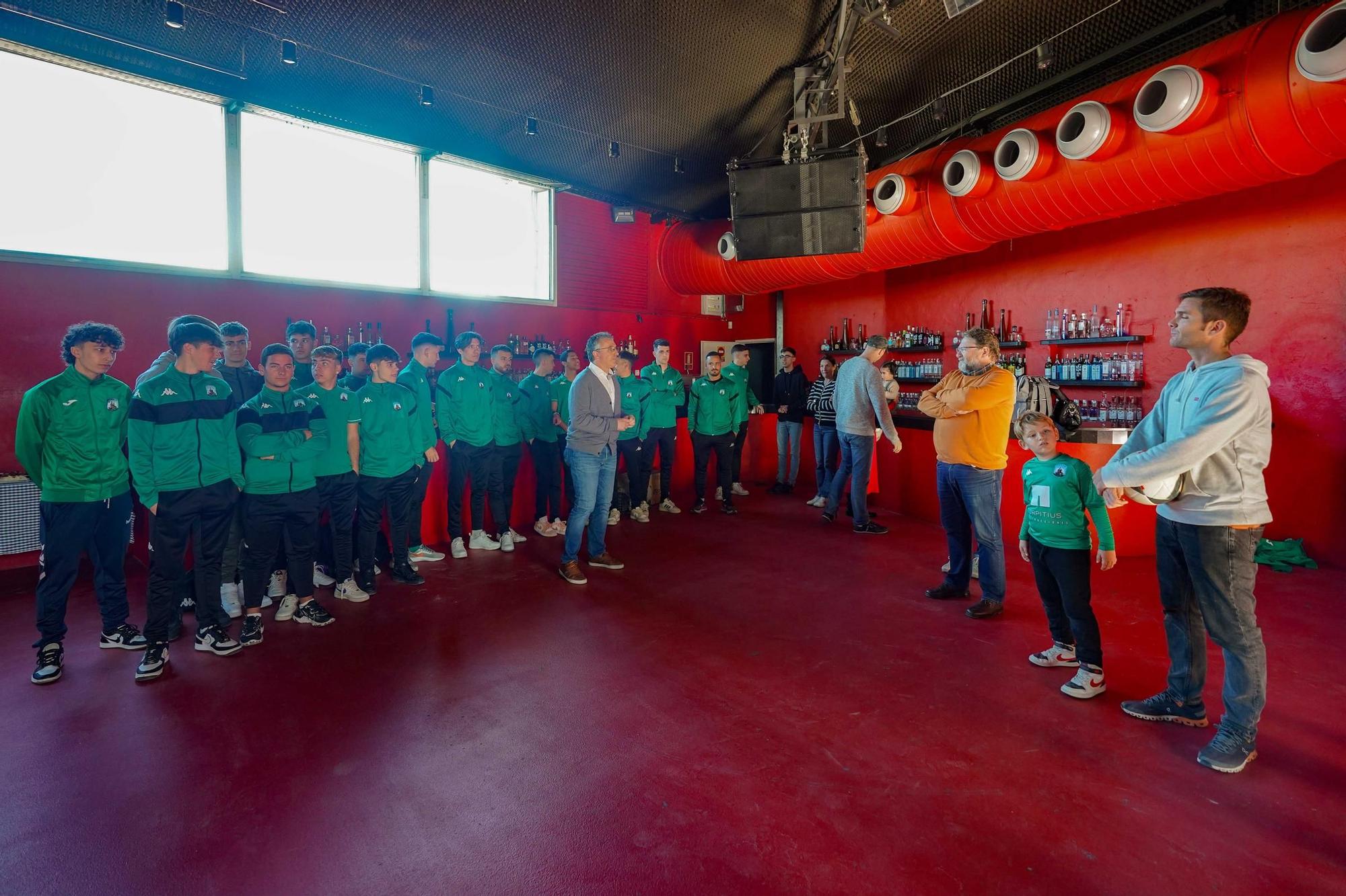 Mira las imágenes de la felicitación de Navidad del equipo de fútbol de Sant Jordi