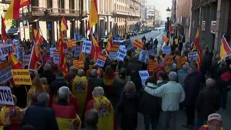 Miles de catalanes piden en las calles la unidad en el Día de la Constitución