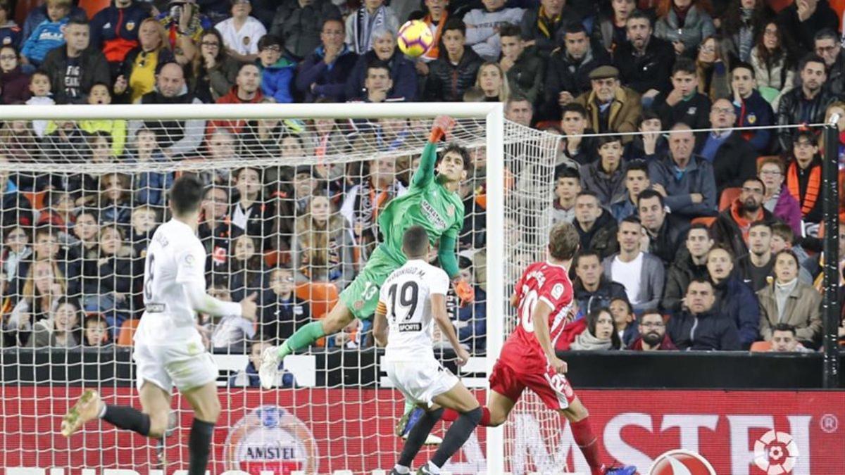 Bono fue un muro en Mestalla