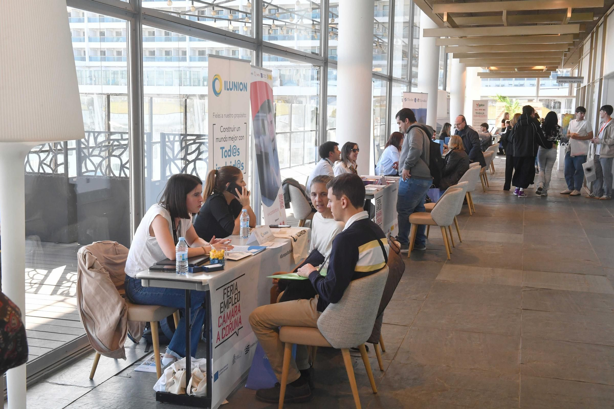Más de 70 empresas buscan trabajadores en A Coruña