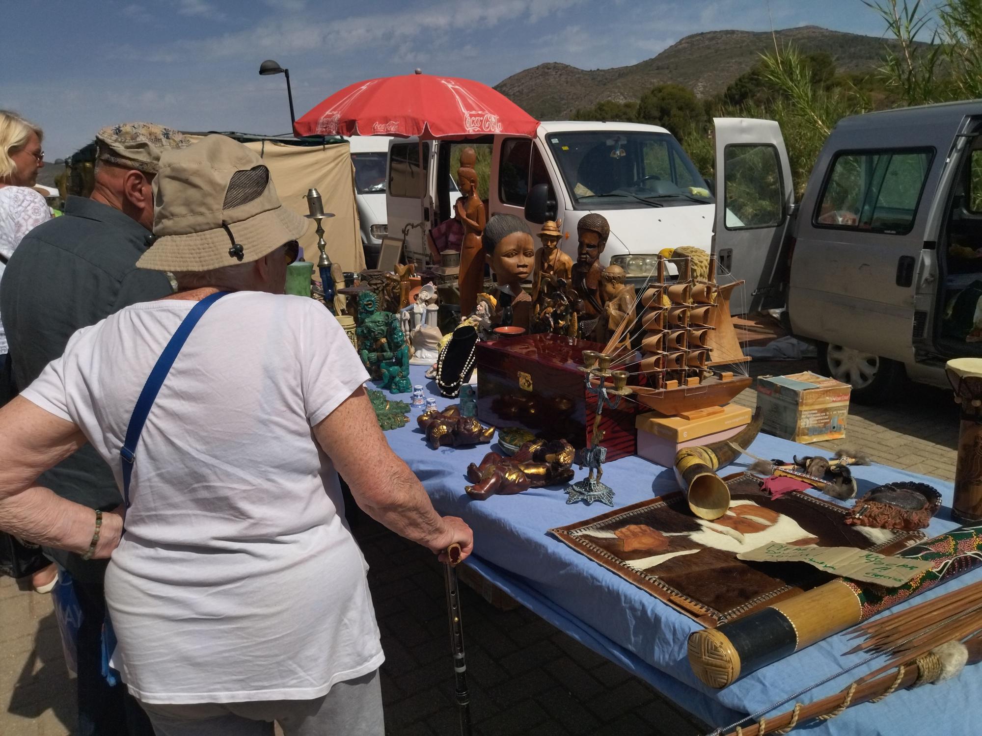 Kitsch y tradición: un paseo por el rastro de Xaló