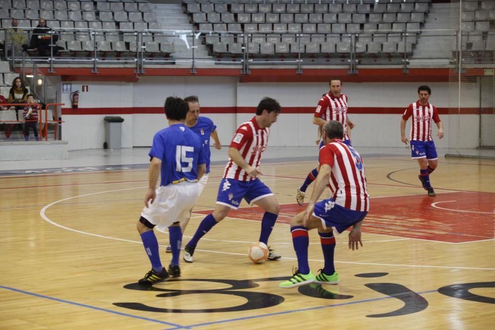 Partido benéfico entre exjugadores del Sporting y del Oviedo en favor de la Asociación Adansi