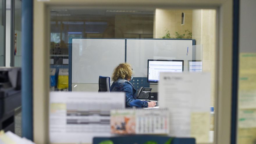 El freno del Gobierno a la tasa de reposición ralentiza la meta del 5% de temporalidad en los funcionarios andaluces