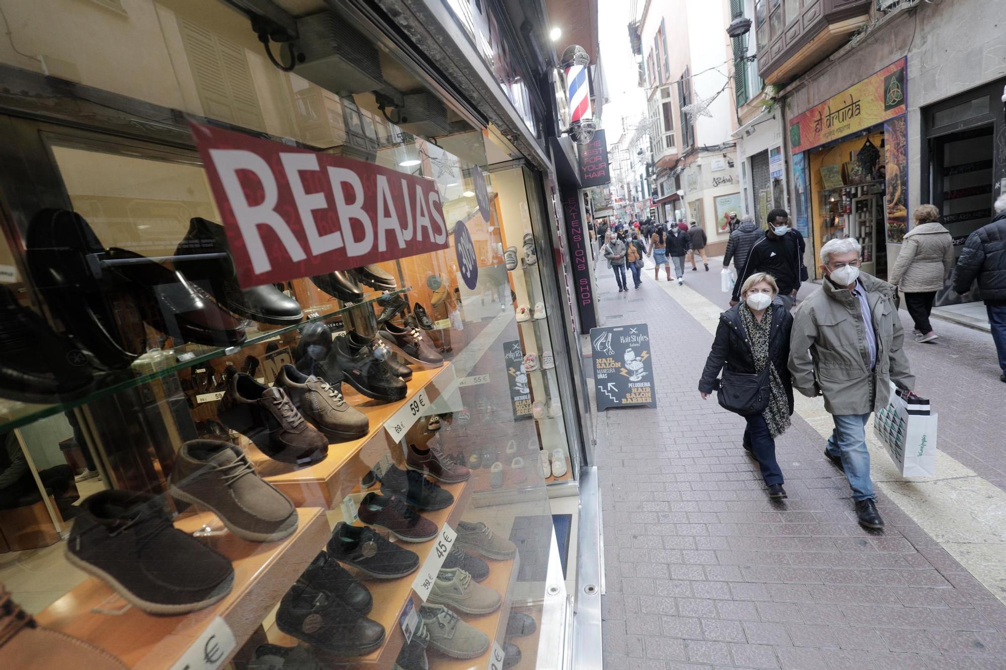 Primer día de rebajas: «Esperamos salvar la temporada de Navidad, que ha sido nefasta»