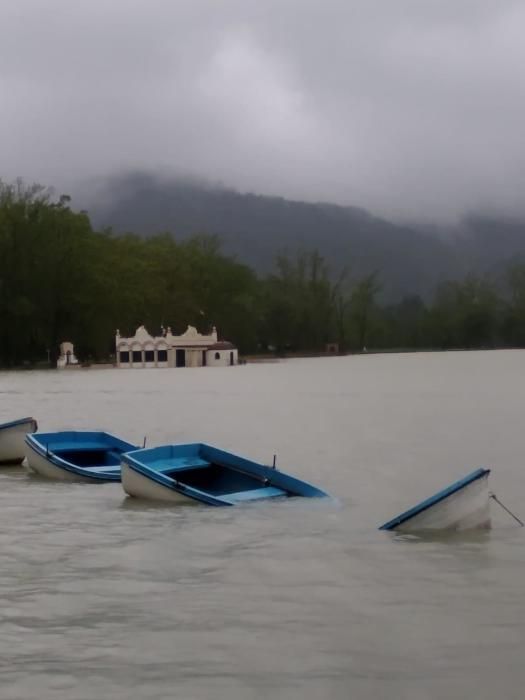 El temporal de pluja omple a vessar l'estany de Banyoles