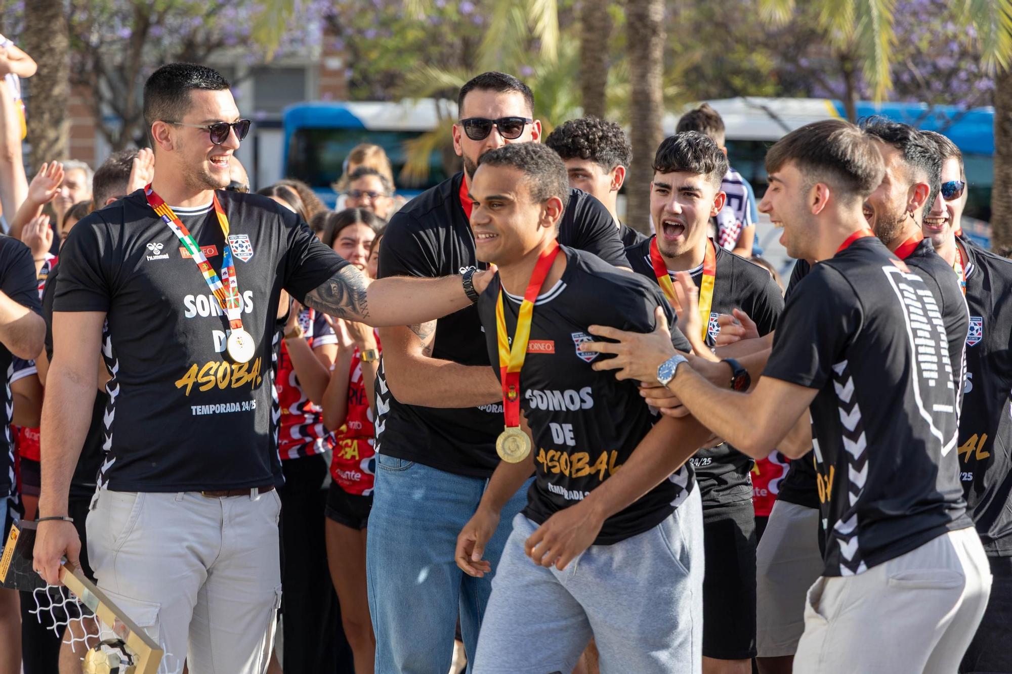 Recibimiento de los recién ascendidos Eon Horneo recién ascendidos a la liga Asobal de balonmano