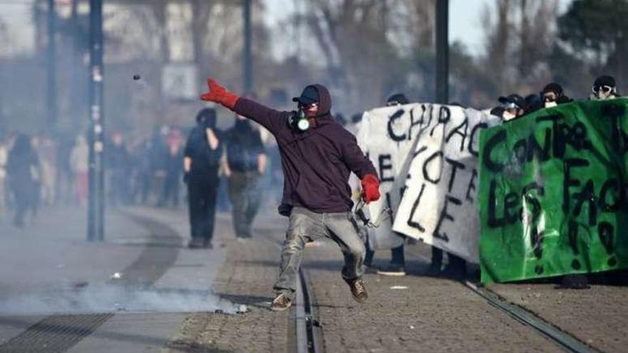 Disturbios en Nantes con motivo de la presencia de Le Pen.