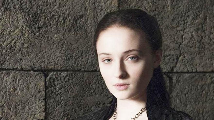 Sophie Turner es Sansa Stark.