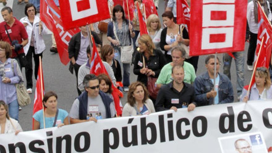 Miles de profesores gallegos protestan contra &quot;los recortes&quot;