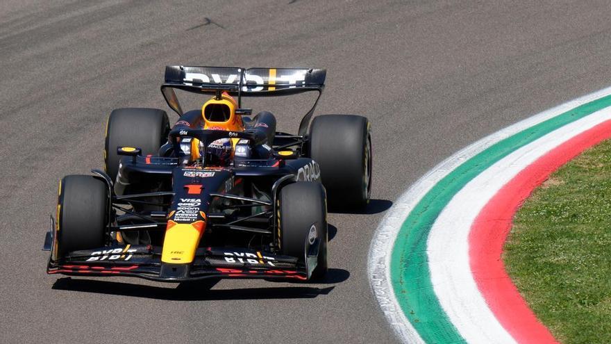 Verstappen logra su séptima pole del año en Imola, con Sainz quinto