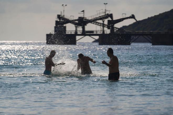 Todas las imágenes del día de Navidad en las playas de Ibiza