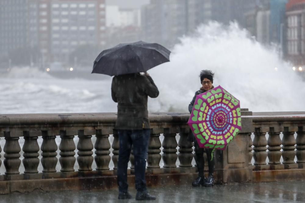 Oleaje en San Lorenzo, Gijón