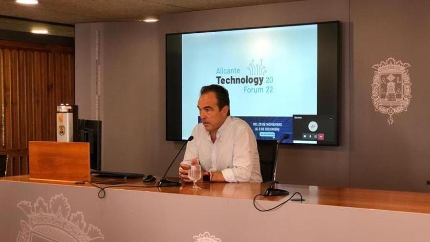 Antonio Peral en la presentación del Alicante Technology Forum 2022