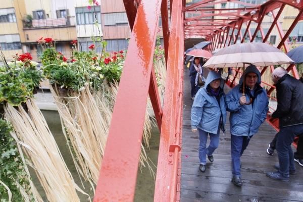 Dilluns de «Temps de Flors» sota la pluja