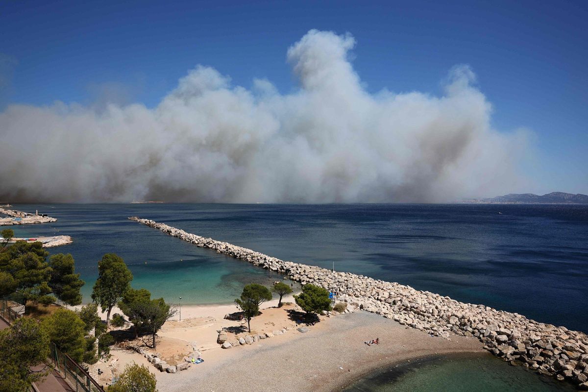 Marsella, la segunda ciudad de Francia, asediada por un violento incendio forestal