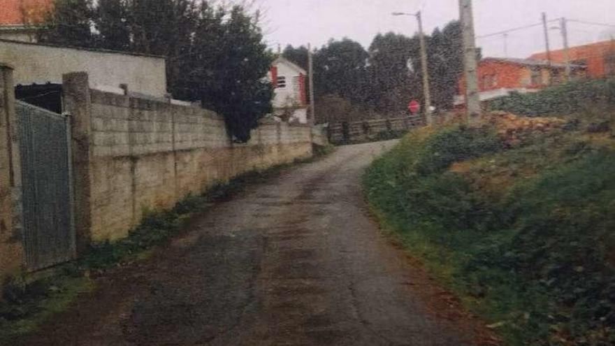 Estado actual de la carretera de acceso a la iglesia de Armentón.