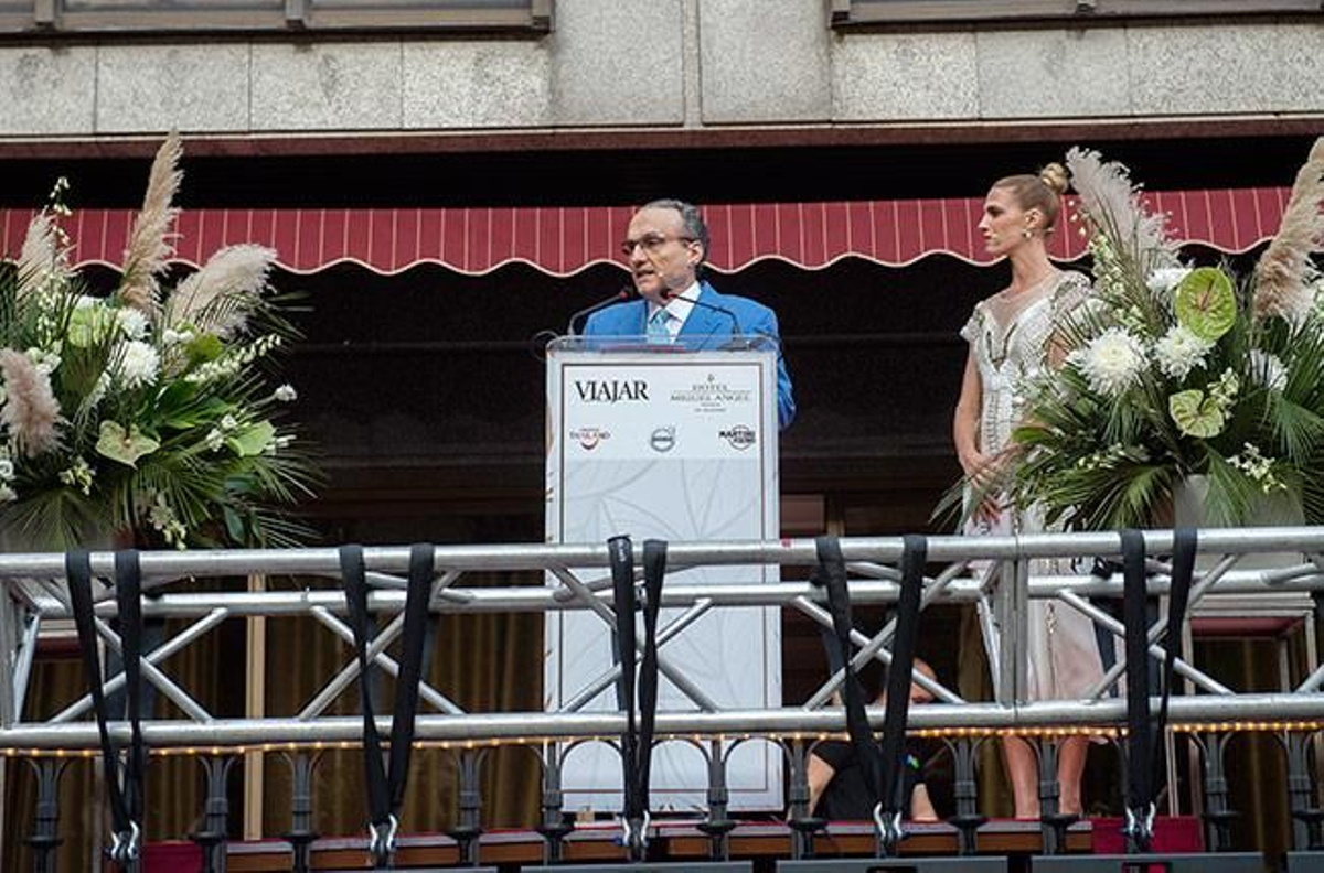 Javier Moll, presidente de Prensa Ibérica, y la presentadora del acto, Laura Sánchez