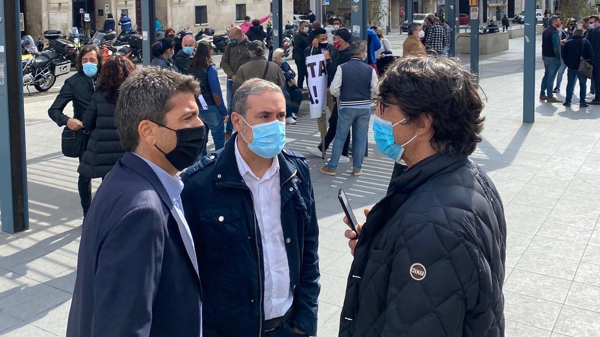 El presidente del PP y de la Diputación, Carlos Mazón, en la protesta de Alroa