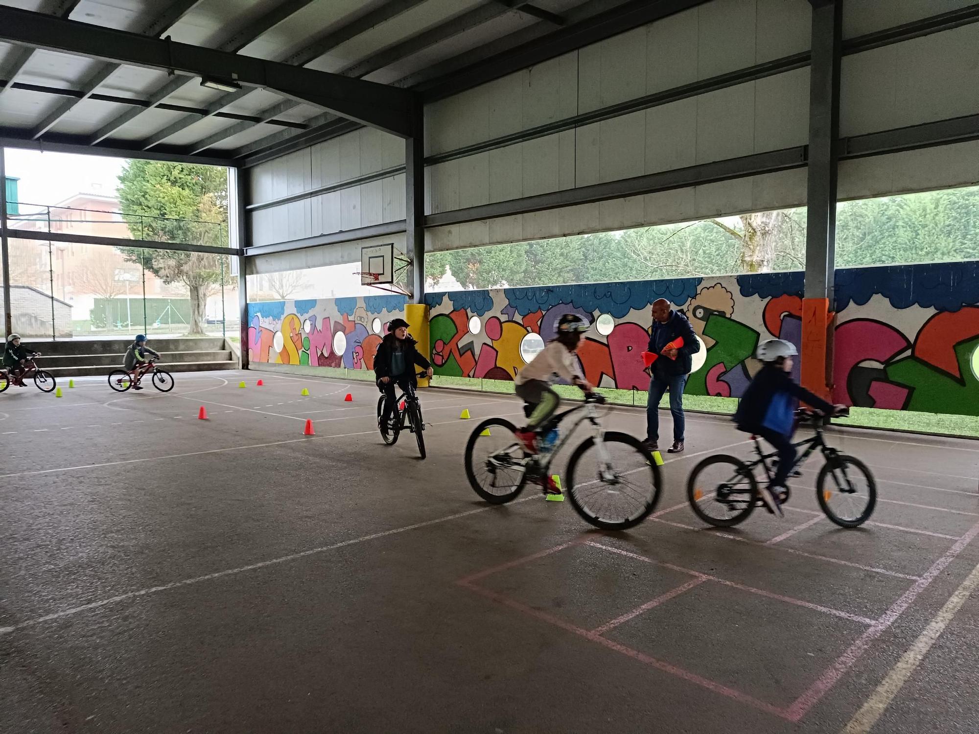 Pasión sobre ruedas: la extraescolar de ciclismo en el colegio de La Fresneda