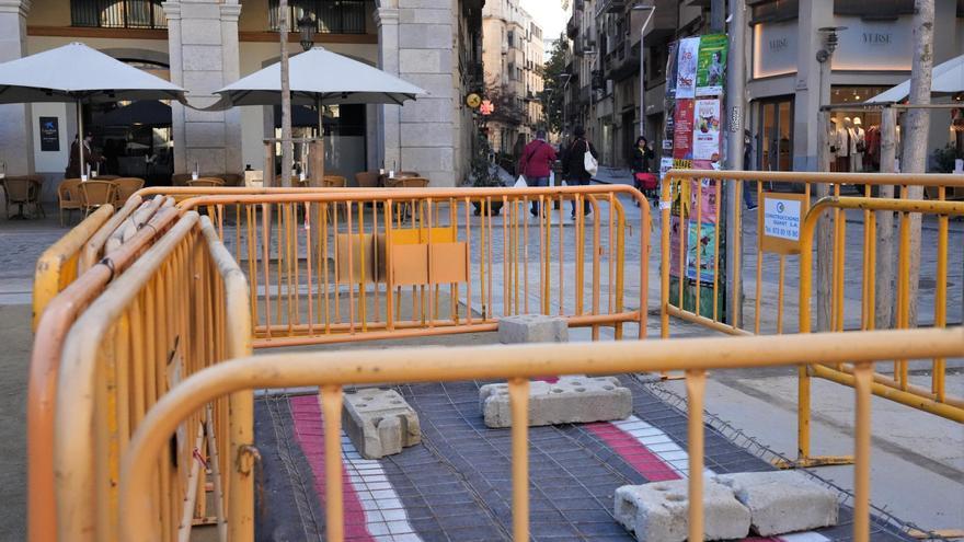 Girona repara el paviment d’un tram del carrer de Santa Clara
