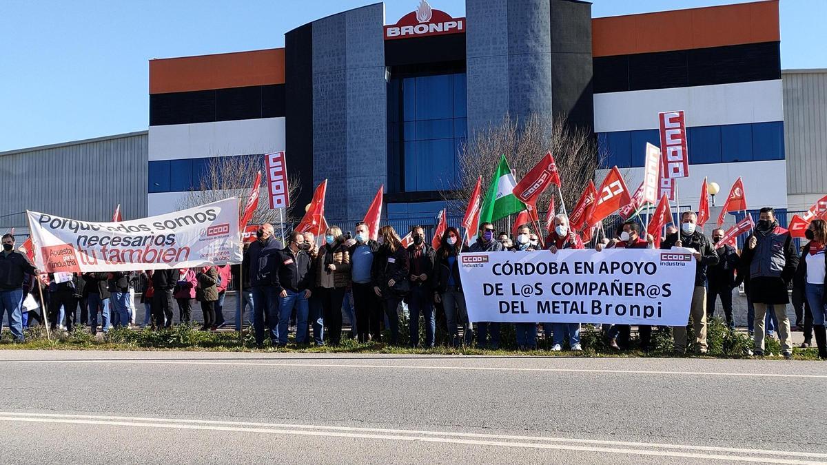 Concentración de los trabajadores de Bronpi.