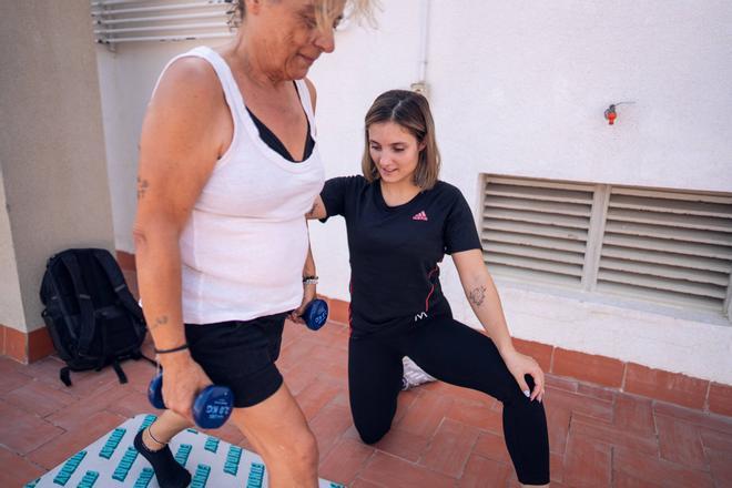El furor por el 'fitness' populariza la figura del entrenador personal: Tener un monitor que te guíe ya no es cosa de ricos