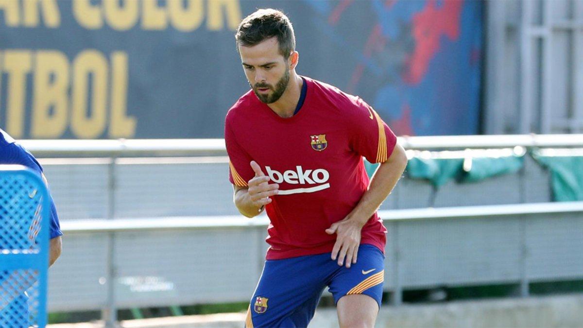 Miralem Pjanic durante su primer entrenamiento con el FC Barcelona