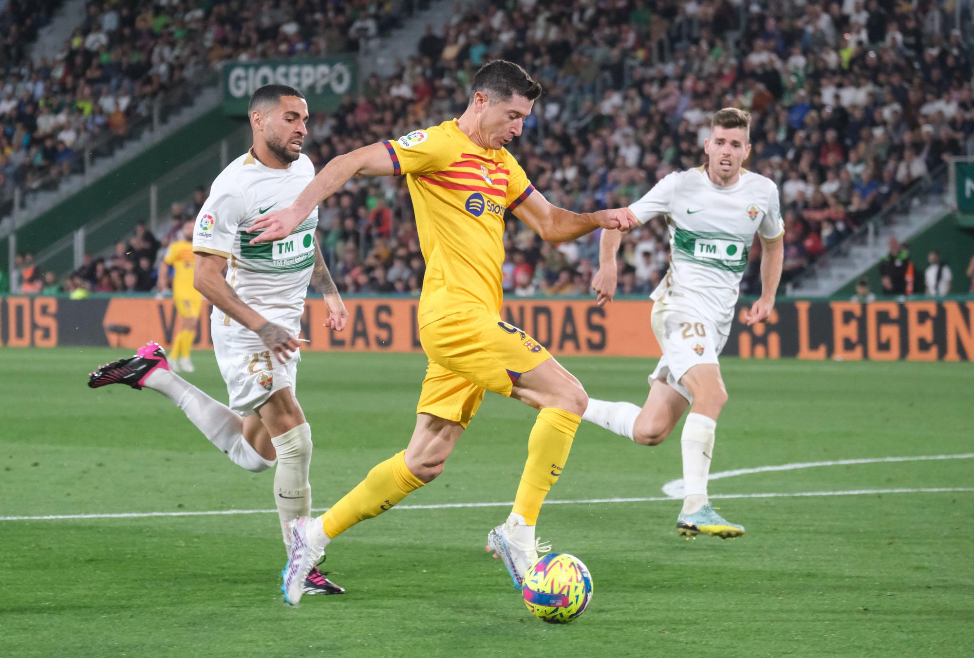 Así se ha vivido el Elche - Barça en el Martínez Valero