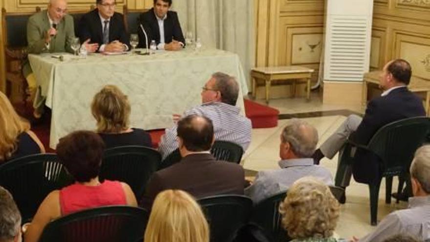 Conferencia en el Casino del Embajador de España en el Comité Político de la UE