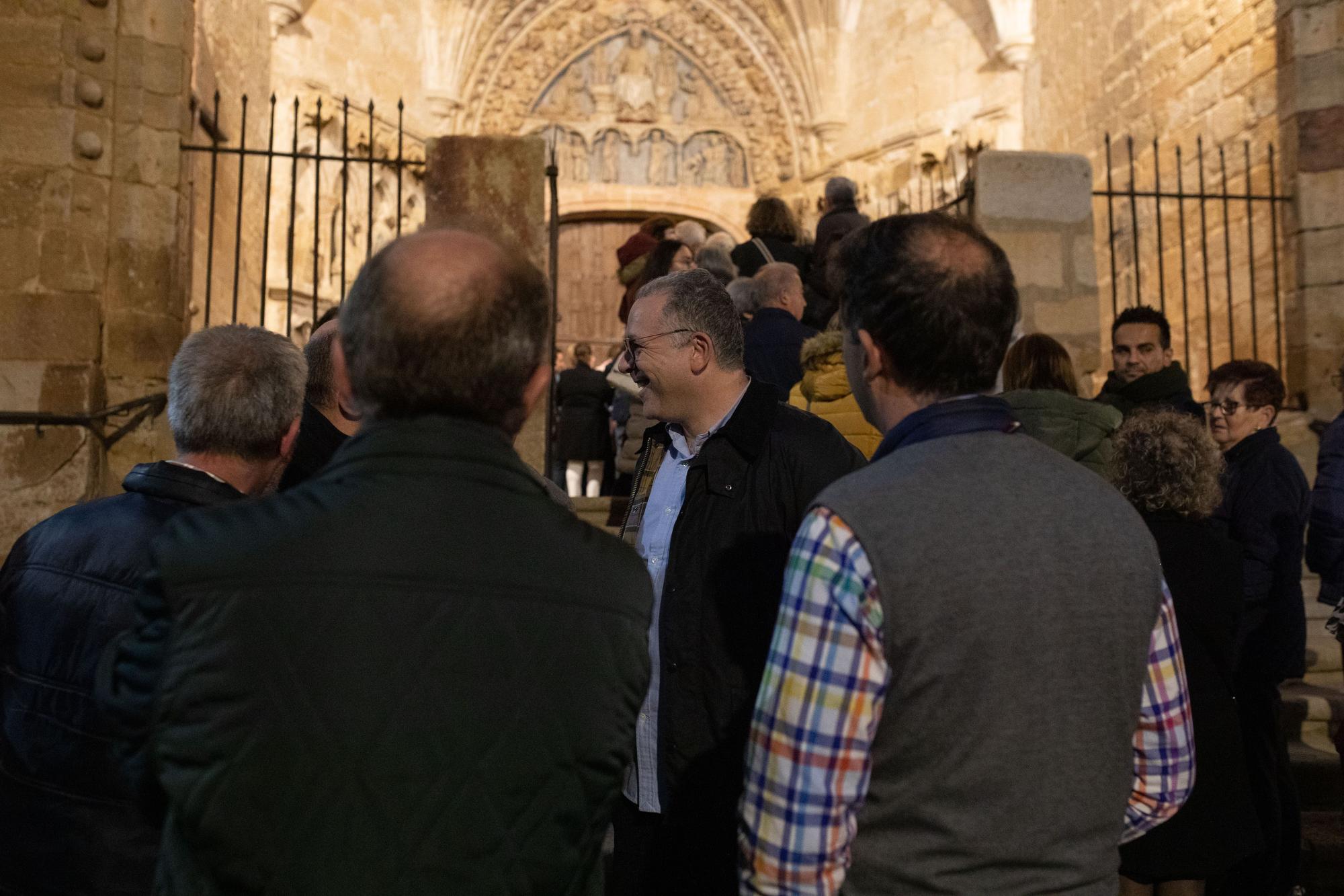 GALERÍA | Así brilla la iglesia de La Hiniesta brilla: concierto e iluminación, en imágenes