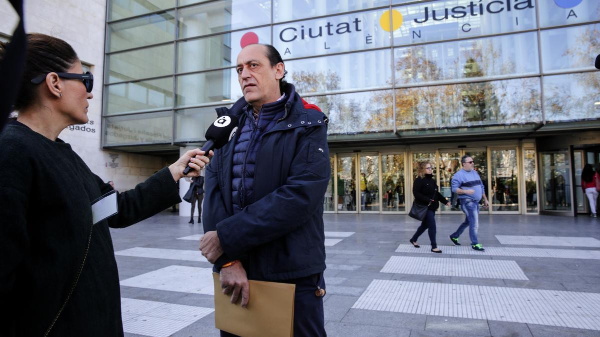 Vicente Montañez, davant la Ciutat de la Justícia en imatge d'arxiu.