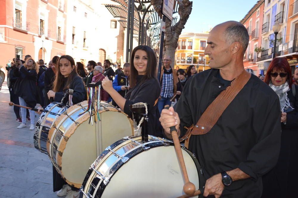 Miles de vecinos se echan a las calles muleñas.