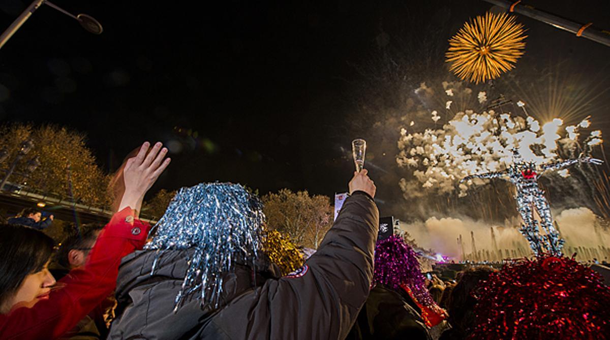 Èxit de l’espectacle de l’Home del Mil·lenni per rebre el Cap d’Any a Barcelona.