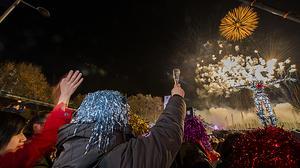 Èxit de l’espectacle de l’Home del Mil·lenni per rebre el Cap d’Any a Barcelona.