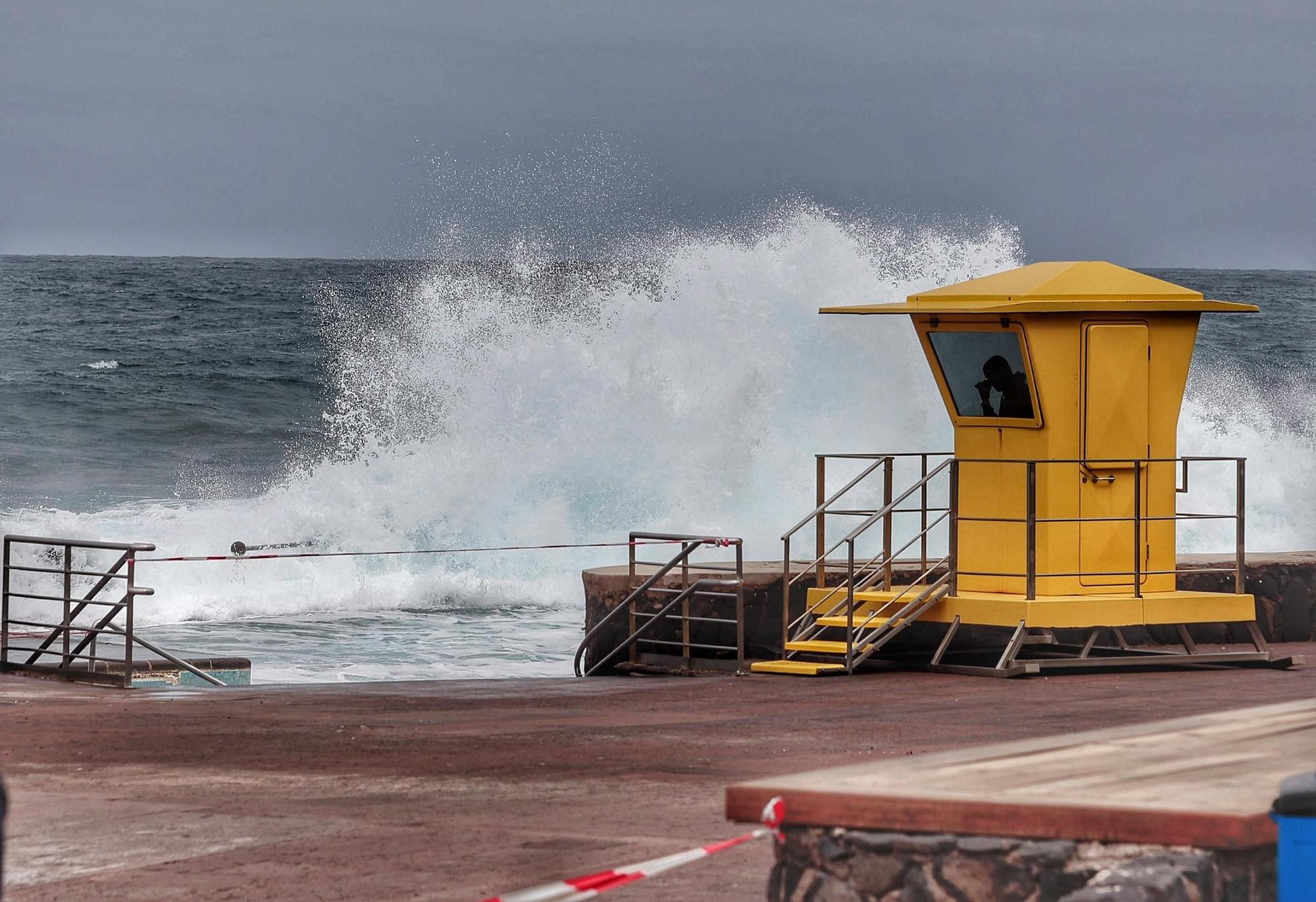 Fuerte oleaje en la costa de Tenerife