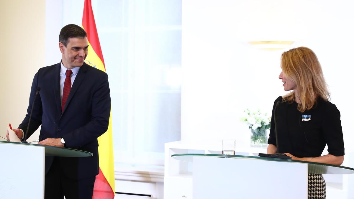Pedro Sánchez y la primera ministra de Estonia, Kaja Kallas.