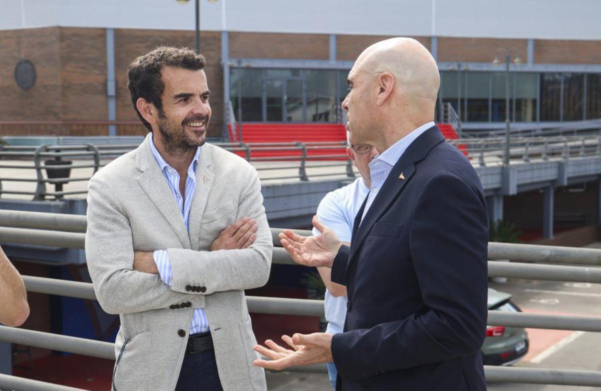 Por la izquierda, José Riestra y  Joaquín Miranda, en el Grupo.  | RSG