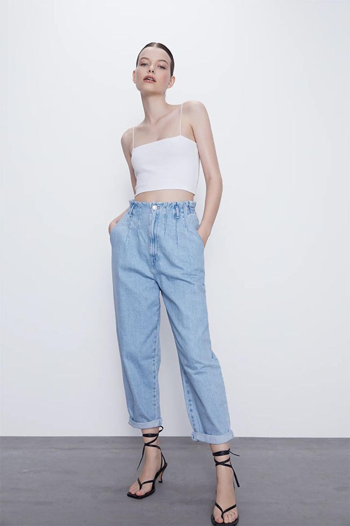 Las camisetas y top blancos que triunfan en las de Zara - Woman