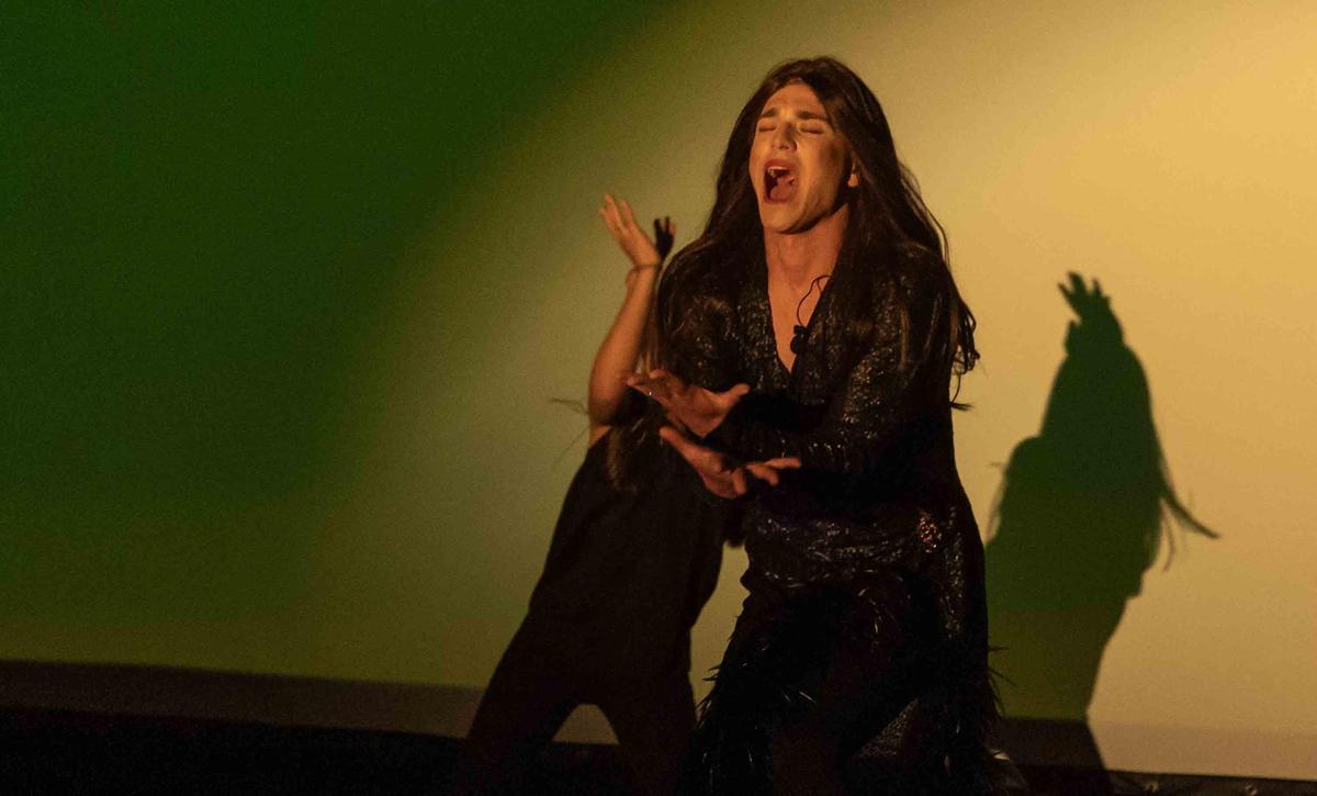 Elche rompe prejuicios: un FP de peluquería impulsa a un joven a cumplir su sueño drag a través de teatro Elche rompe prejuicios: un FP de peluquería impulsa a un joven a cumplir su sueño drag a través de teatro