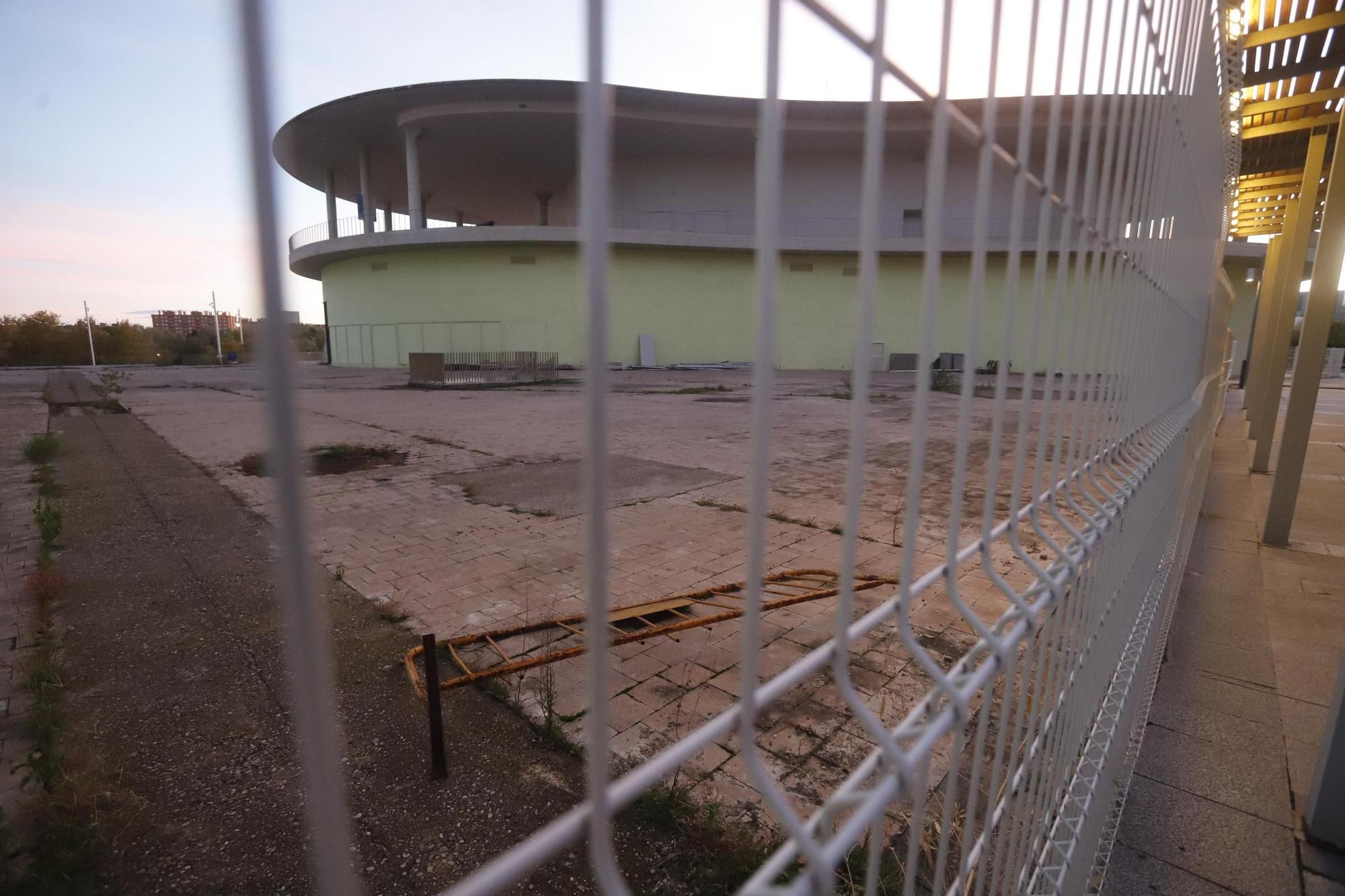 Así están la Torre del Agua y los 'cacahuetes' en desuso de la Expo de Zaragoza