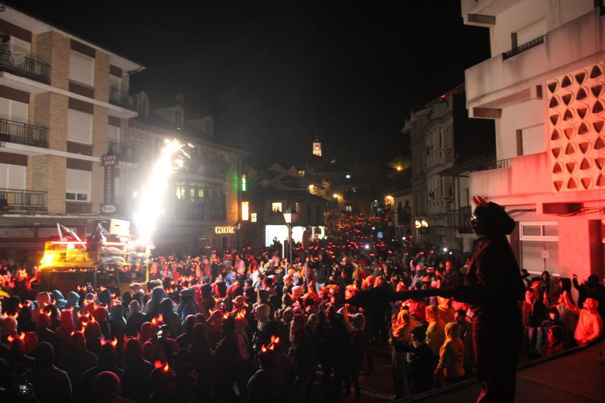 GALERÍA | Los toros llenan puebla de Sanabria de pólvora y chispas