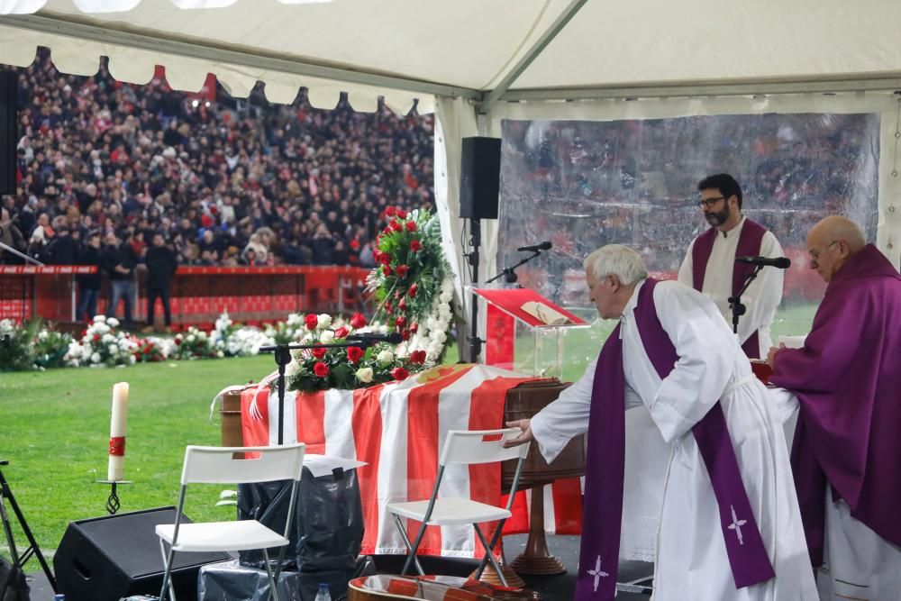 Miles de personas despiden a Quini en un abarrotado estadio de El Molinón