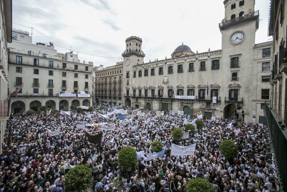 Manifestación en contra de los recortes de aulas en la enseñanza concertada