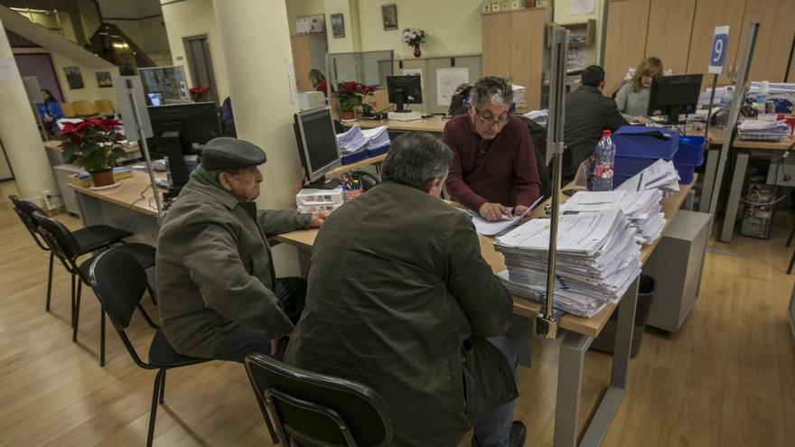 Dependencias de la concejalía de Gestión Tributaria del Ayuntamiento de Elche, en imagen retrospectiva. | ANTONIO AMORÓS