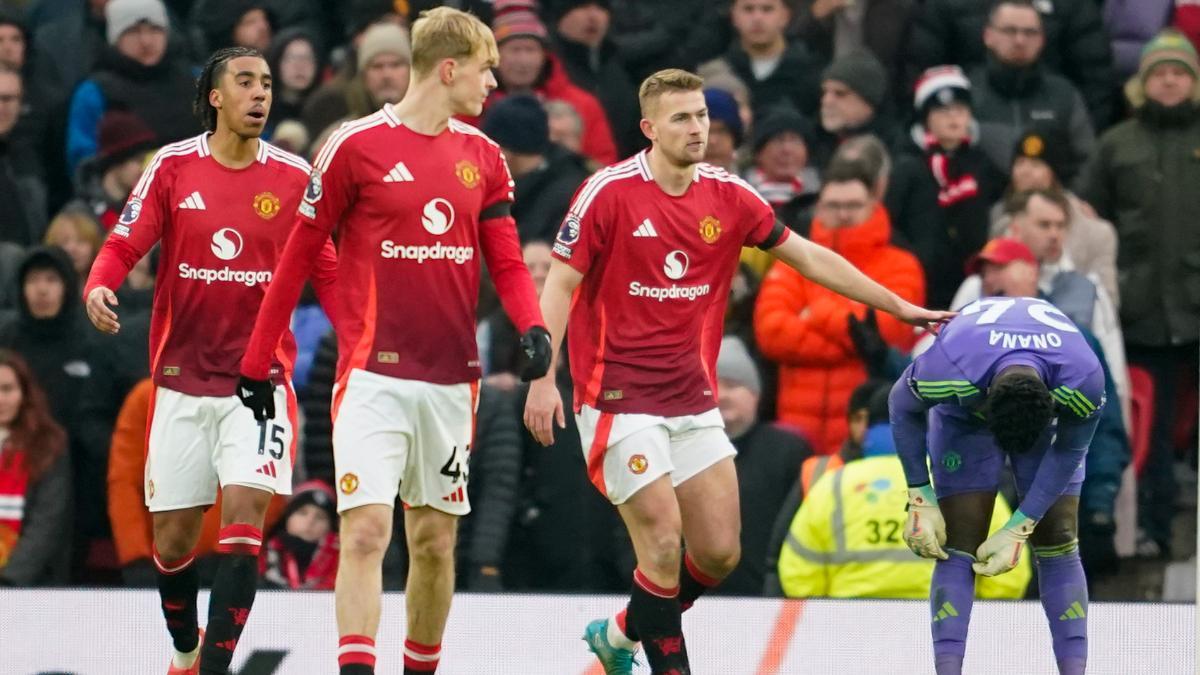 Los jugadores del Manchester United se lamentan en la derrota ante el Brighton