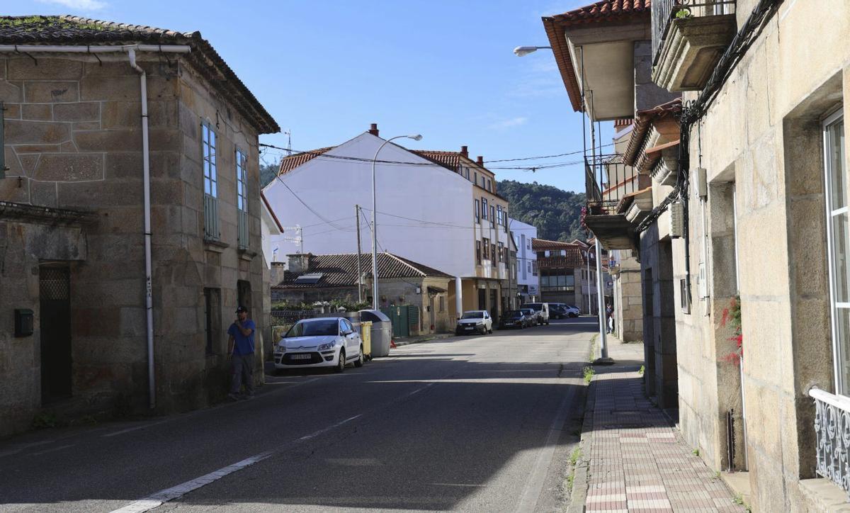 Un tramo de la rúa Porta do Sol, que será transformada como Julián Valverde y Areas. | ALBA VILLAR