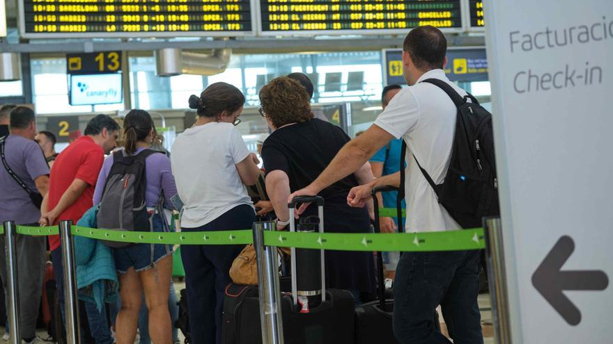 Los vuelos cancelados en Canarias por la tormenta ascienden a 92 hoy lunes