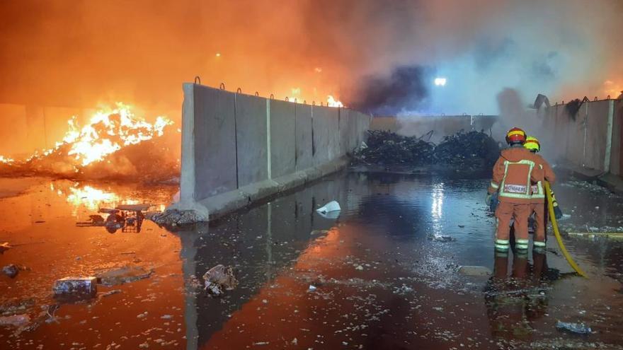 Incendio en una planta de reciclaje en Llíria