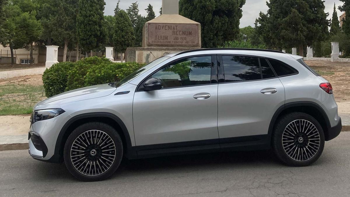 El Mercedes-Benz EQA rozó los 370 km de autonomía durante la prueba dinámica realizada que pasó por diversas localidades como la de la Pobla de Vallbona..