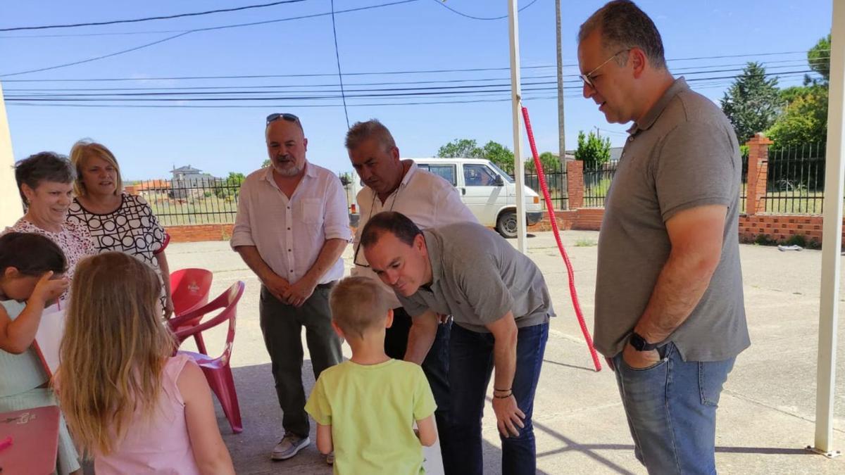 La Diputación dona material y ropa deportiva a niños ucranianos en Villaralbo | CEDIDA